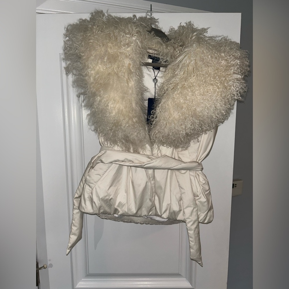 Ralph Lauren vest with detachable fur 🏷️* brand new* comes in original box 🤍
